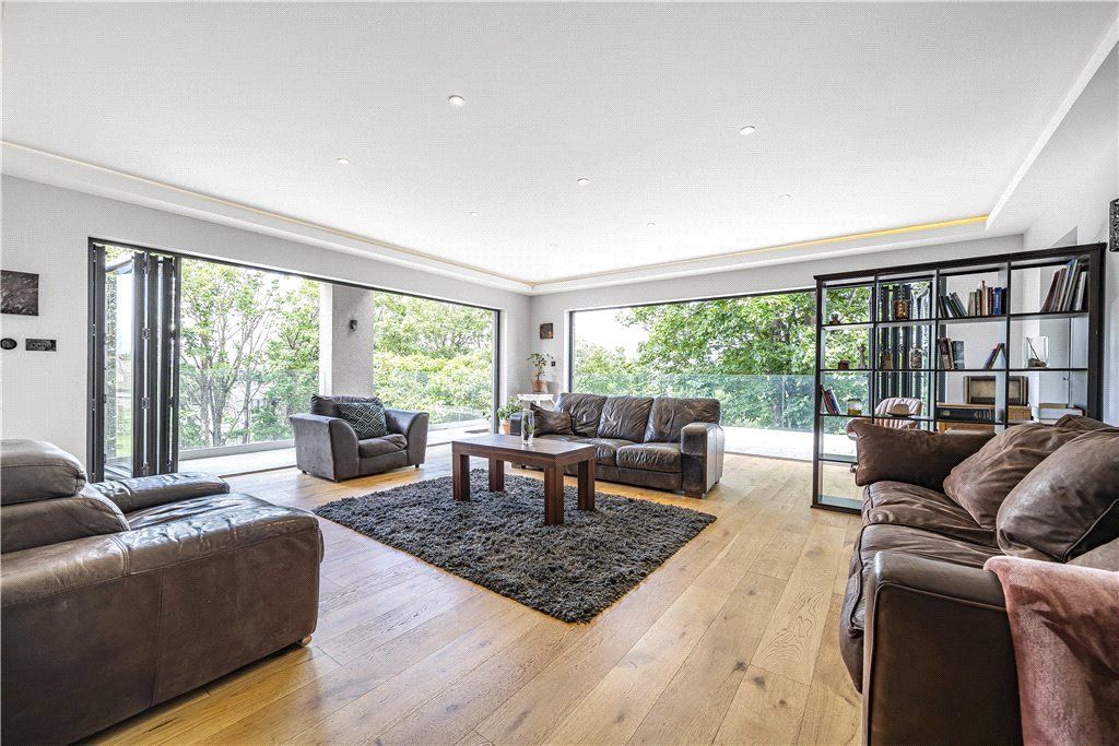 Property photo 3 of 68 Reception