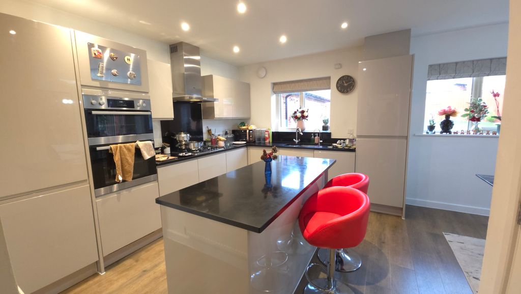 Property photo 3 of 16