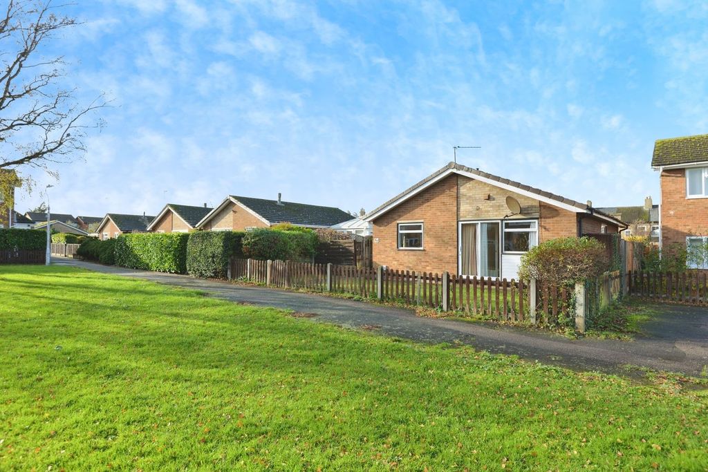2 bed detached bungalow for saleMowbray Crescent, Stotfold SG5