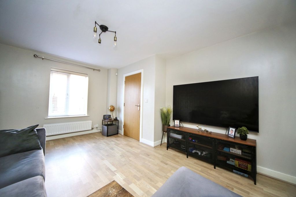 Property photo 2 of 20