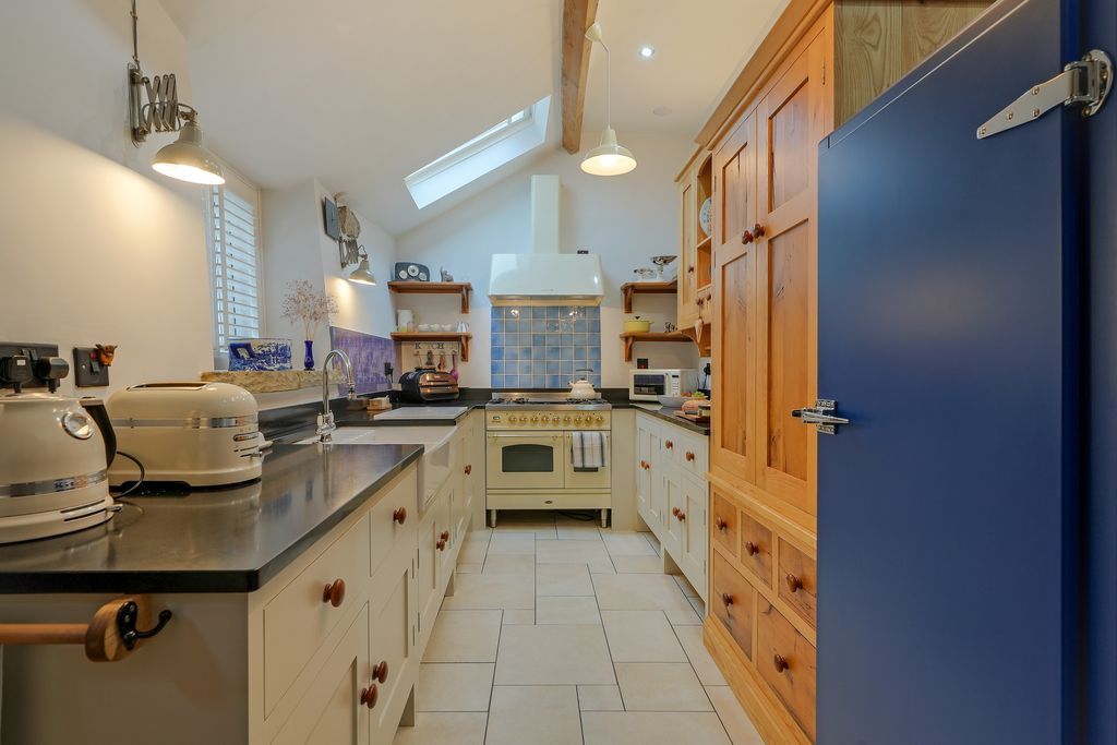 Property photo 2 of 32