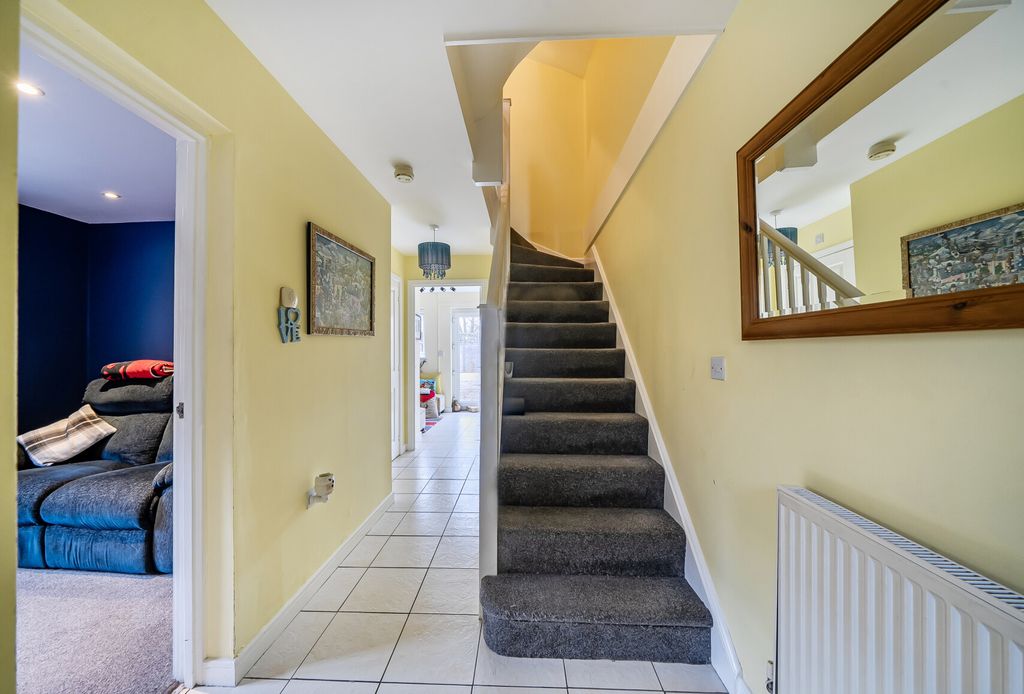 Property photo 3 of 19 Entrance Hall