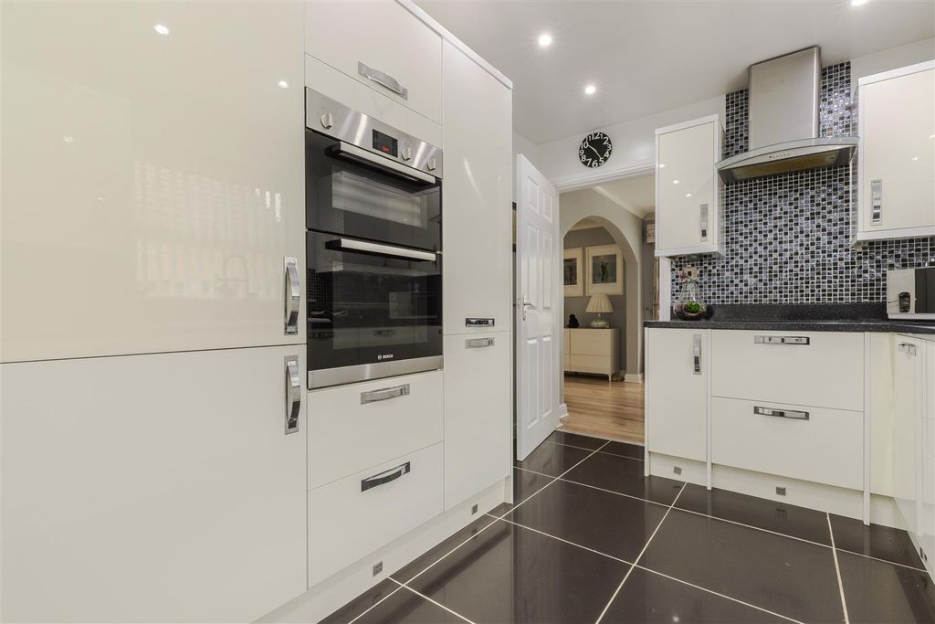 Property photo 2 of 22 Kitchen