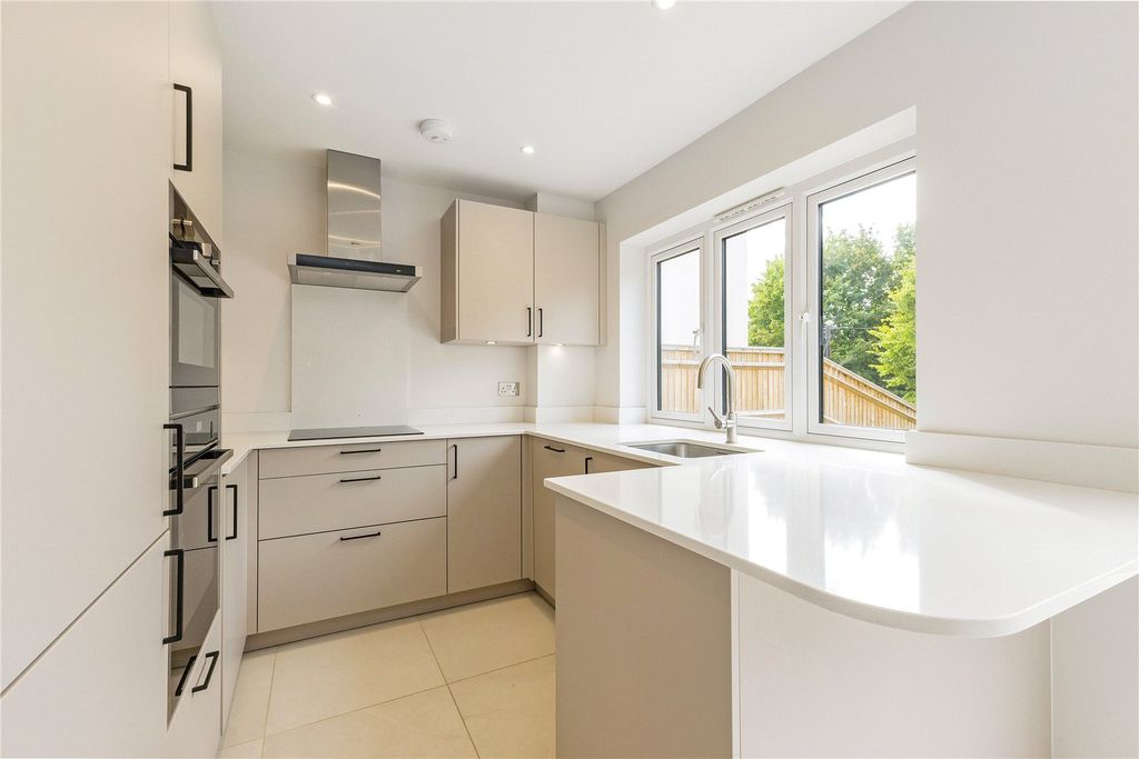 Property photo 2 of 9 Kitchen