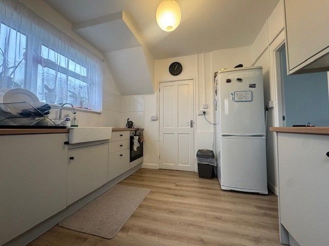 Property photo 3 of 11 Kitchen