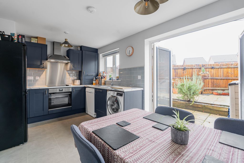 Property photo 3 of 21