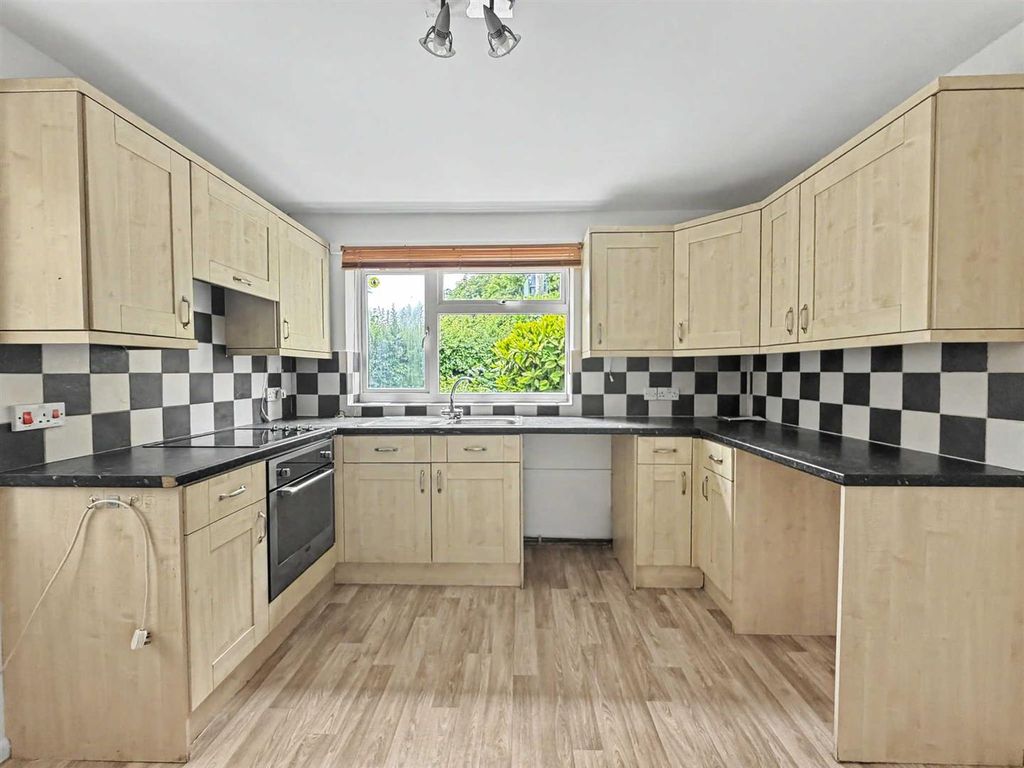 Property photo 2 of 9 Kitchen