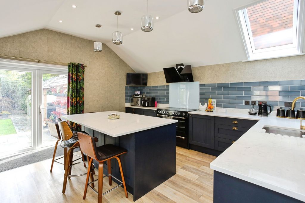 Property photo 2 of 17 Photo