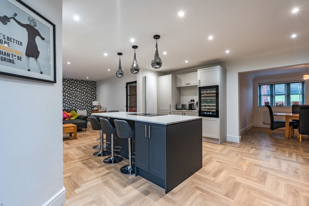 Property photo 3 of 24