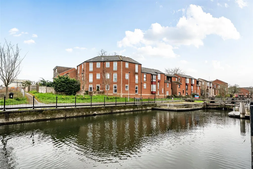 Lock Place, Reading, Berkshire RG1 - View 3