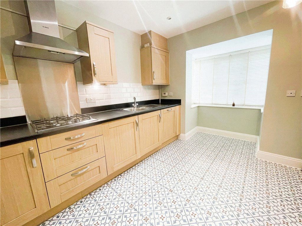 Property photo 3 of 17 Kitchen