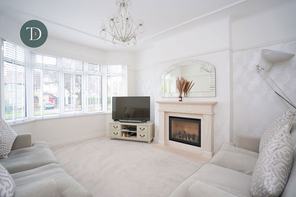 Property photo 3 of 31