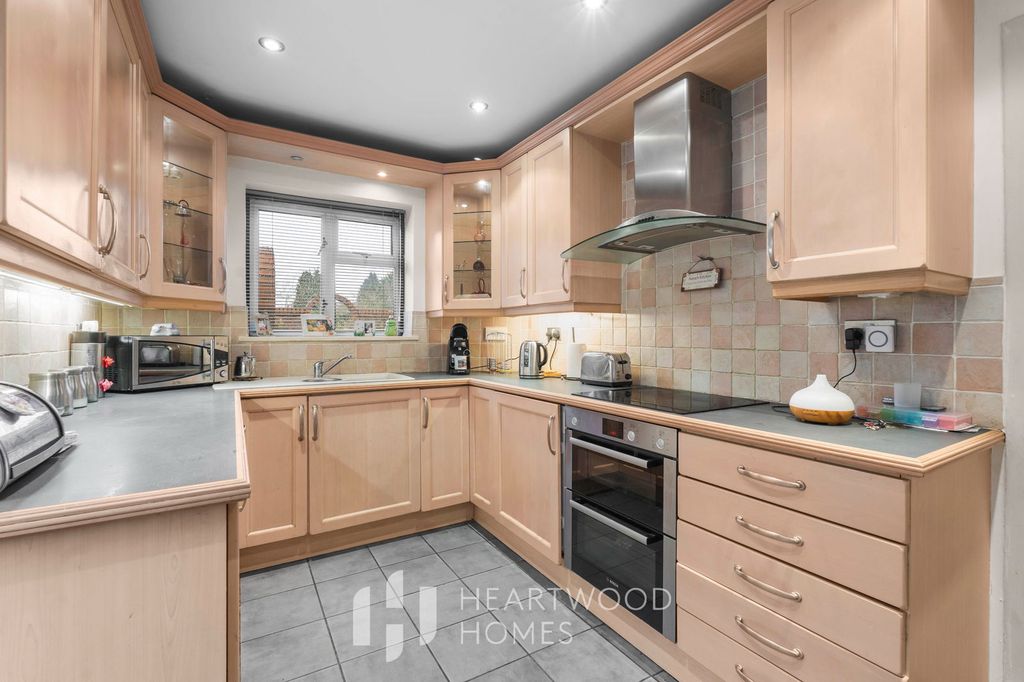 Property photo 2 of 20