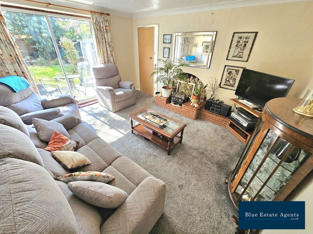 Property photo 3 of 15 Lounge