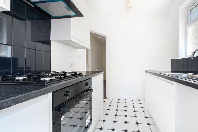 Property photo 3 of 10 Kitchen
