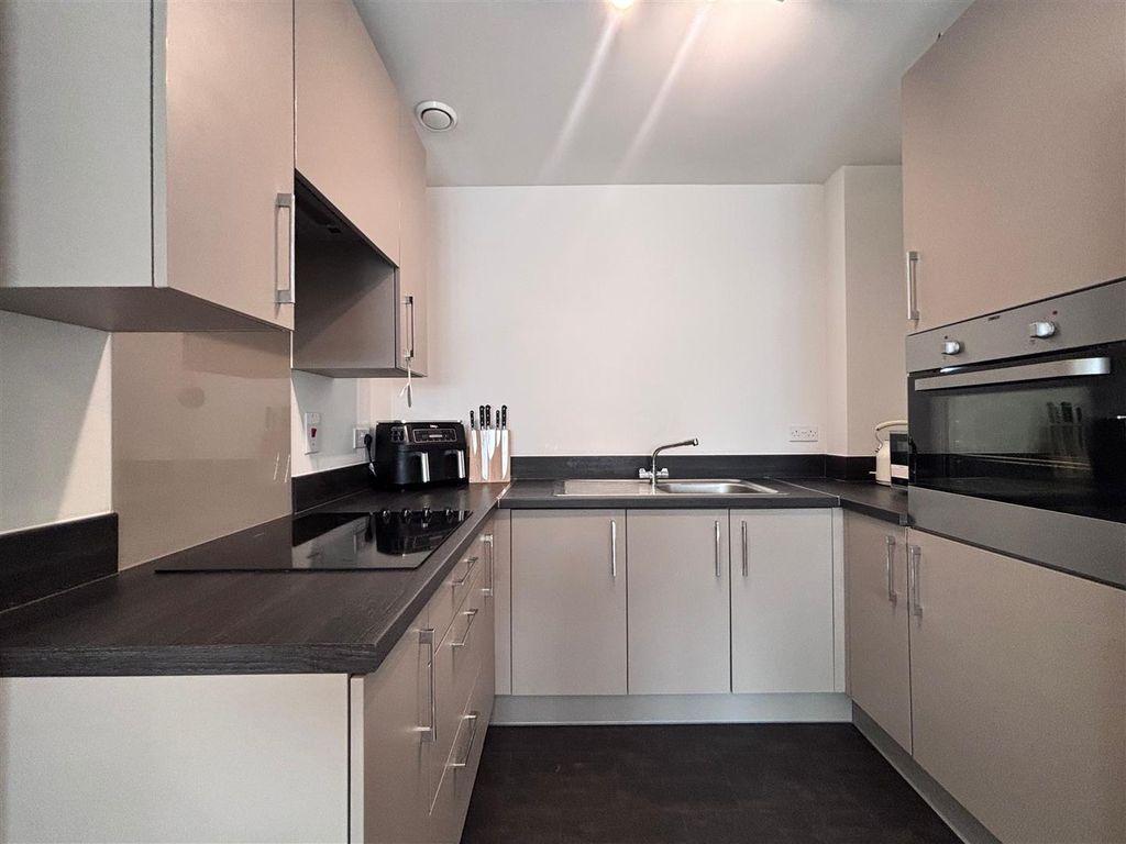 Property photo 1 of 7 Kitchen.Jpg