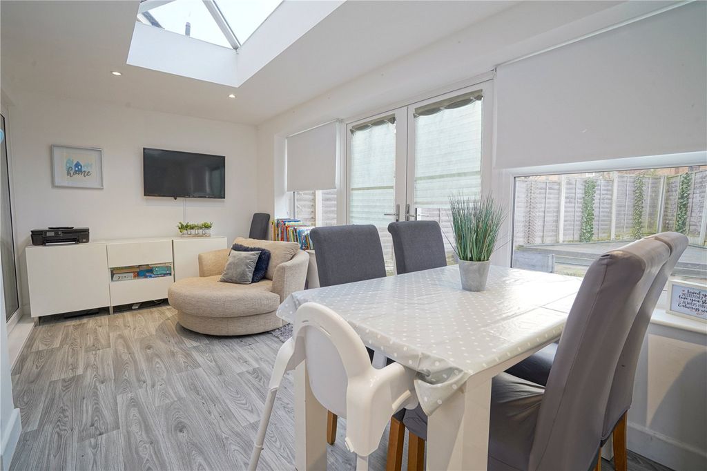 Property photo 2 of 16 Picture No. 14