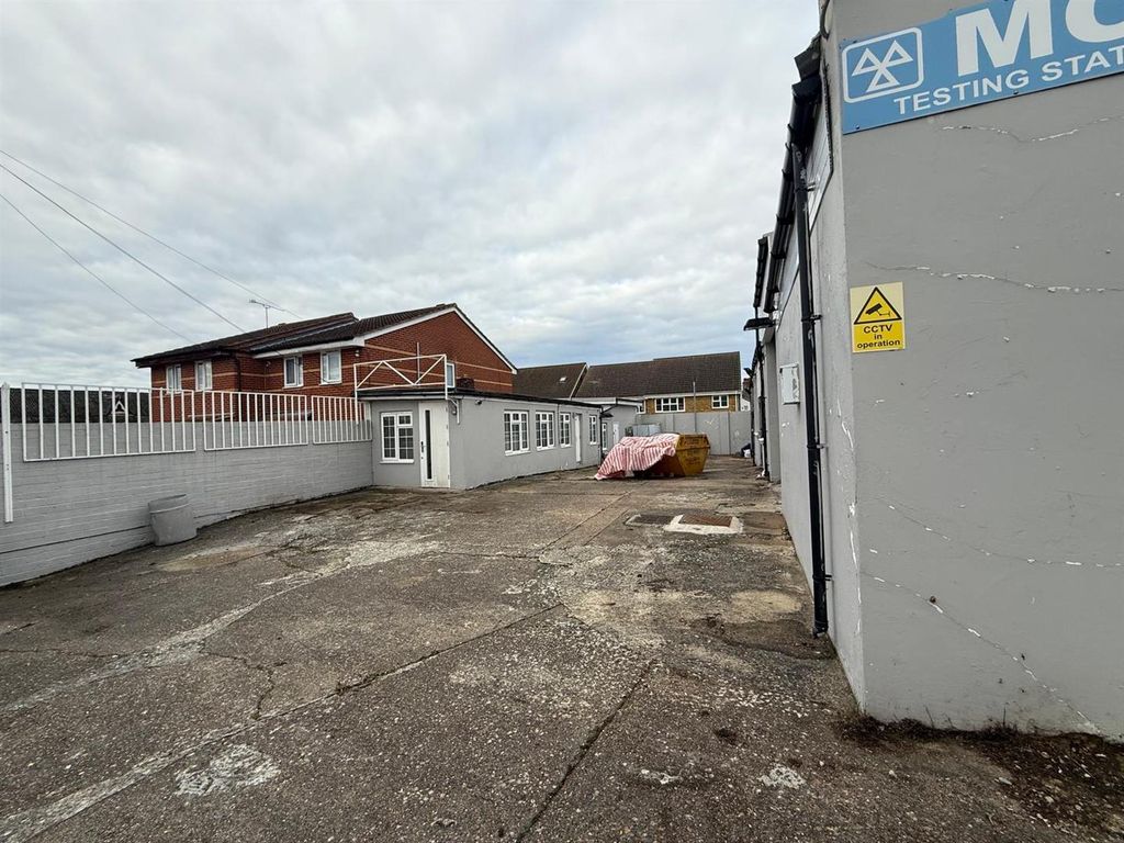 Property photo 2 of 10 Yard