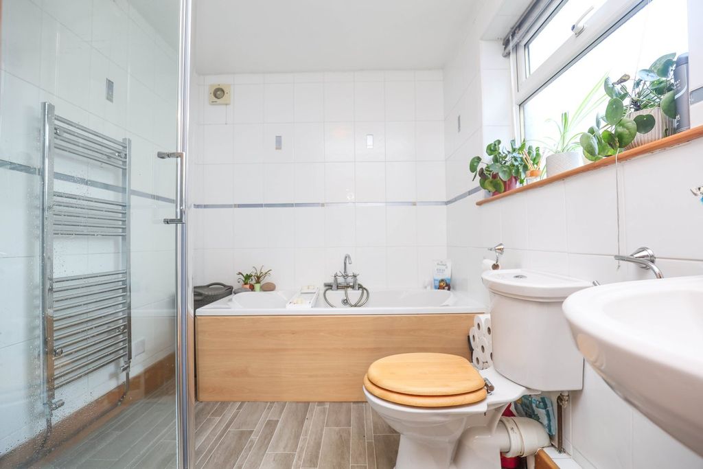 Property photo 3 of 13 Bathroom