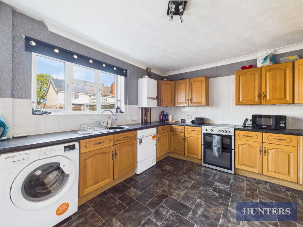 Property photo 3 of 14 Kitchen