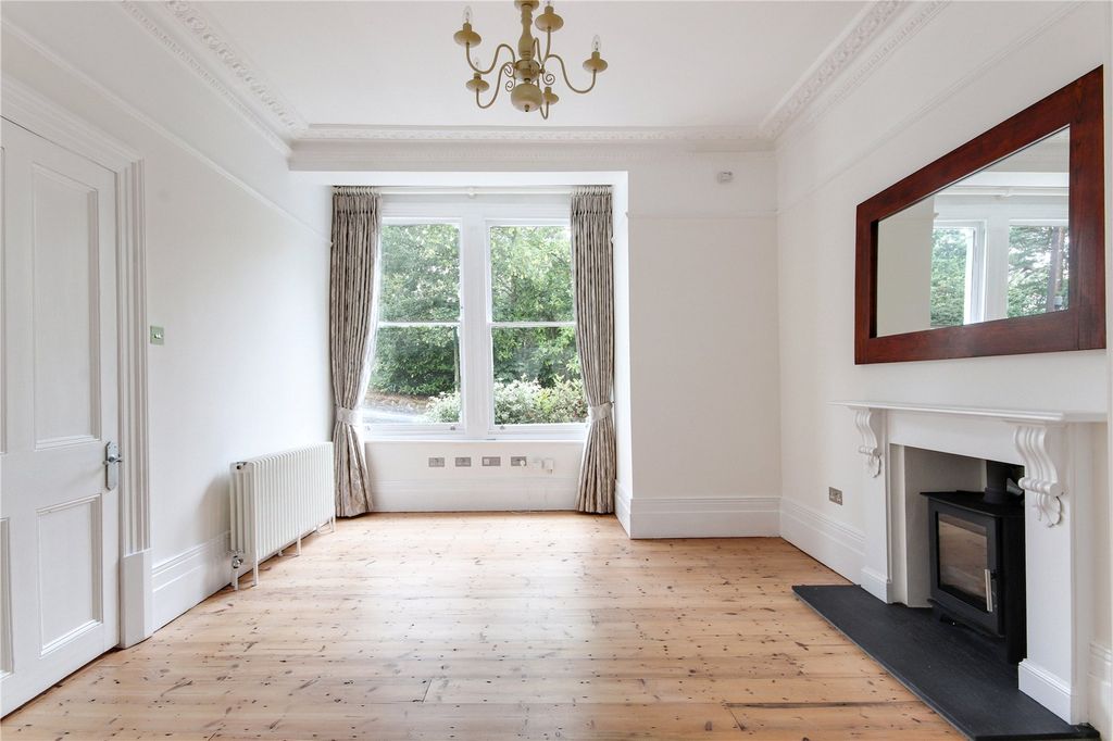 Property photo 3 of 14 Sitting Room