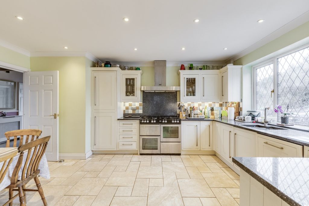 Property photo 2 of 27 4543195