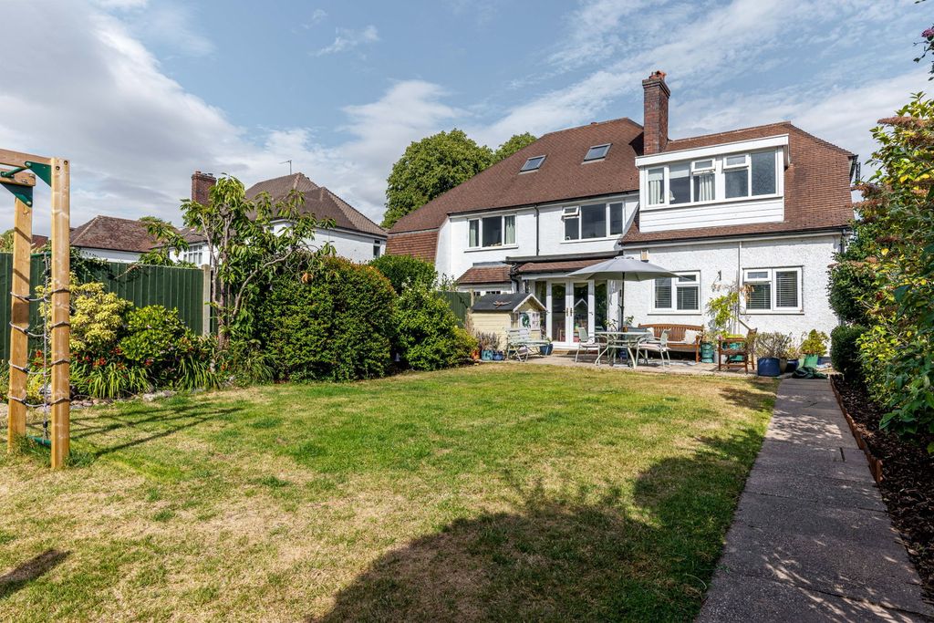 Property photo 2 of 31
