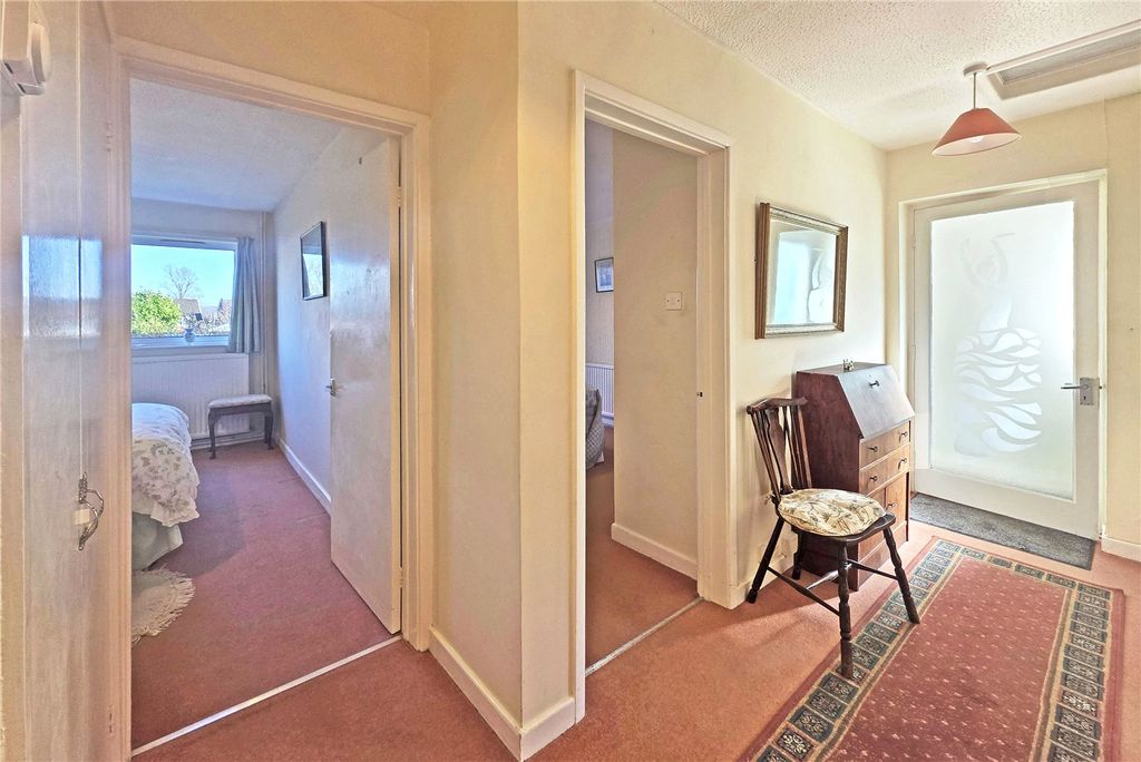 Property photo 3 of 14 Entrance Hall