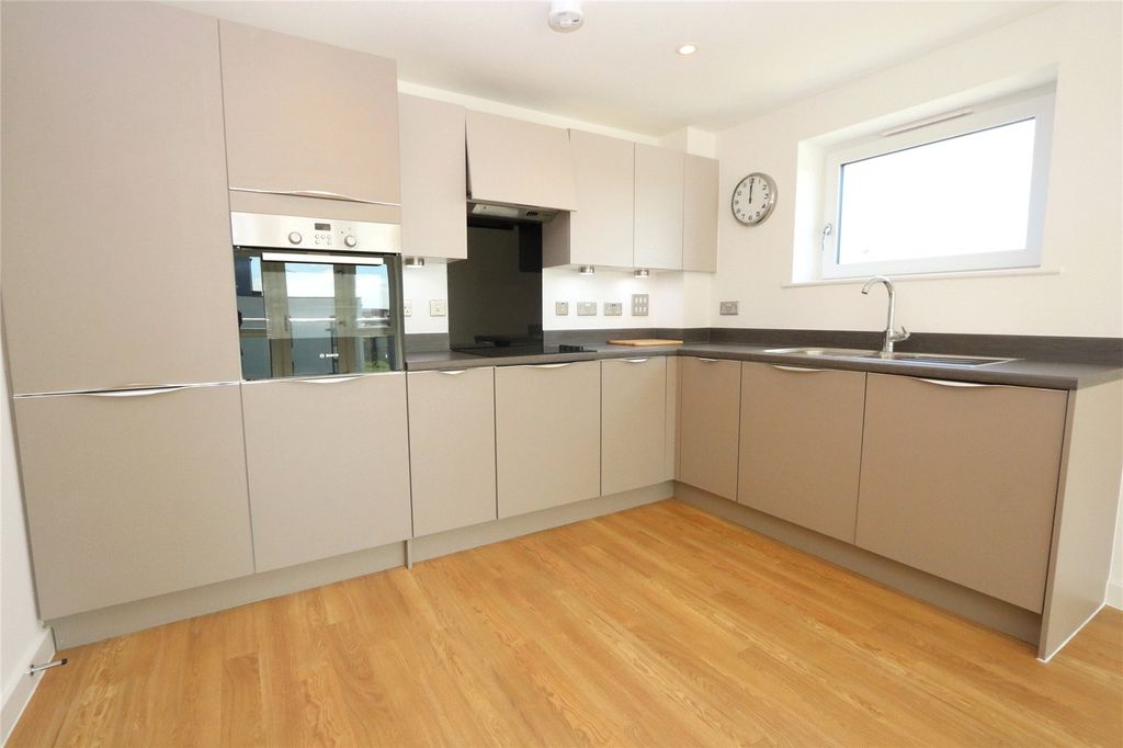 Property photo 2 of 6 Kitchen