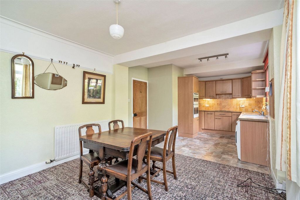 Property photo 3 of 39 Dining Kitchen