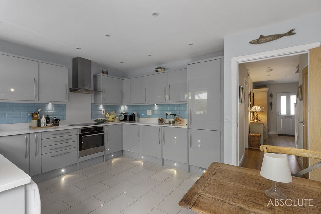 Property photo 2 of 41