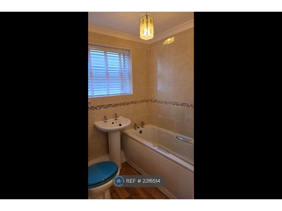 Property photo 3 of 11 Bathroom