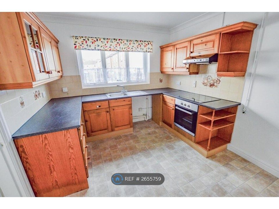 Property photo 3 of 13 Kitchen