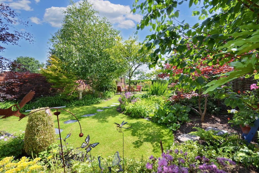 Property photo 2 of 35