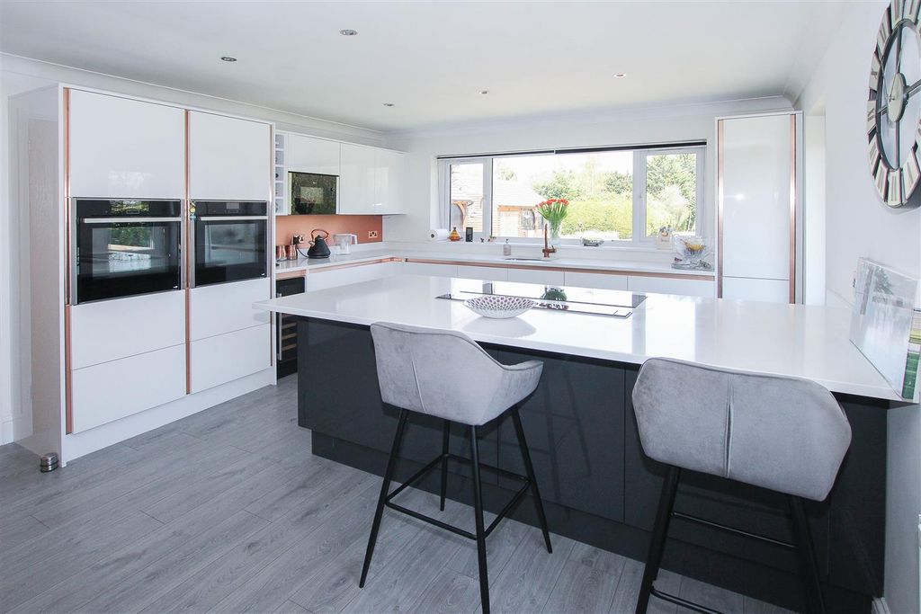 Property photo 3 of 36 Img_4319-11.Jpg