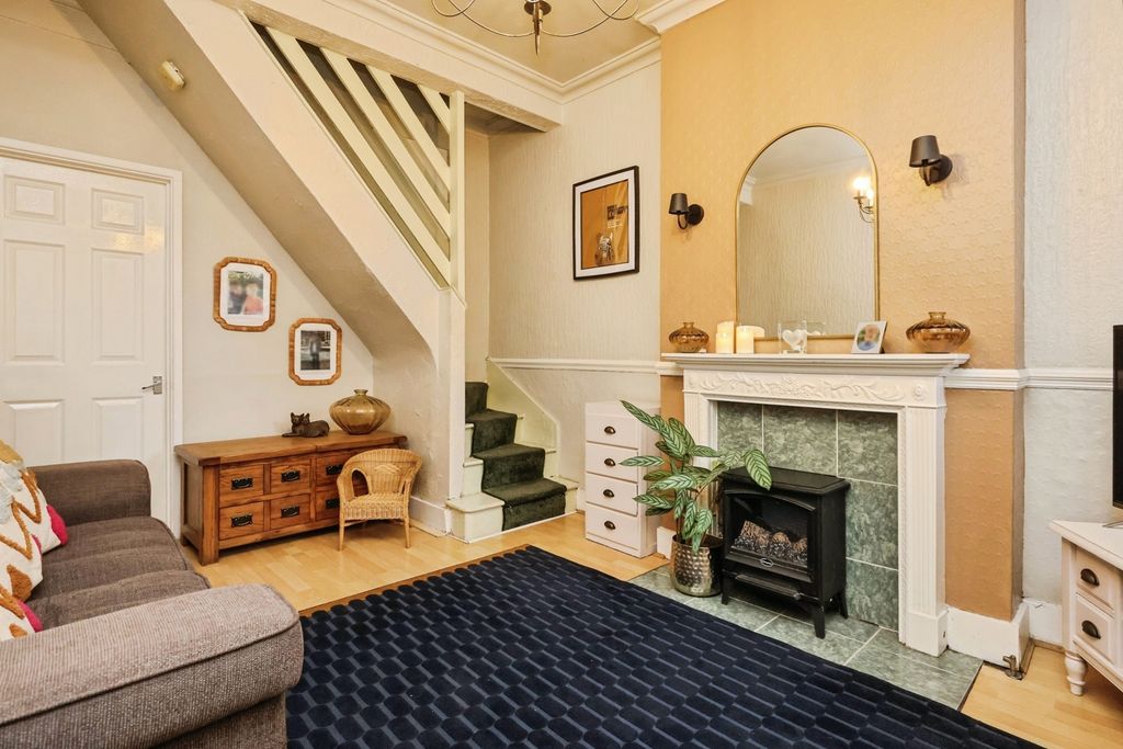 Property photo 3 of 21 Pbox-Img.Jpg