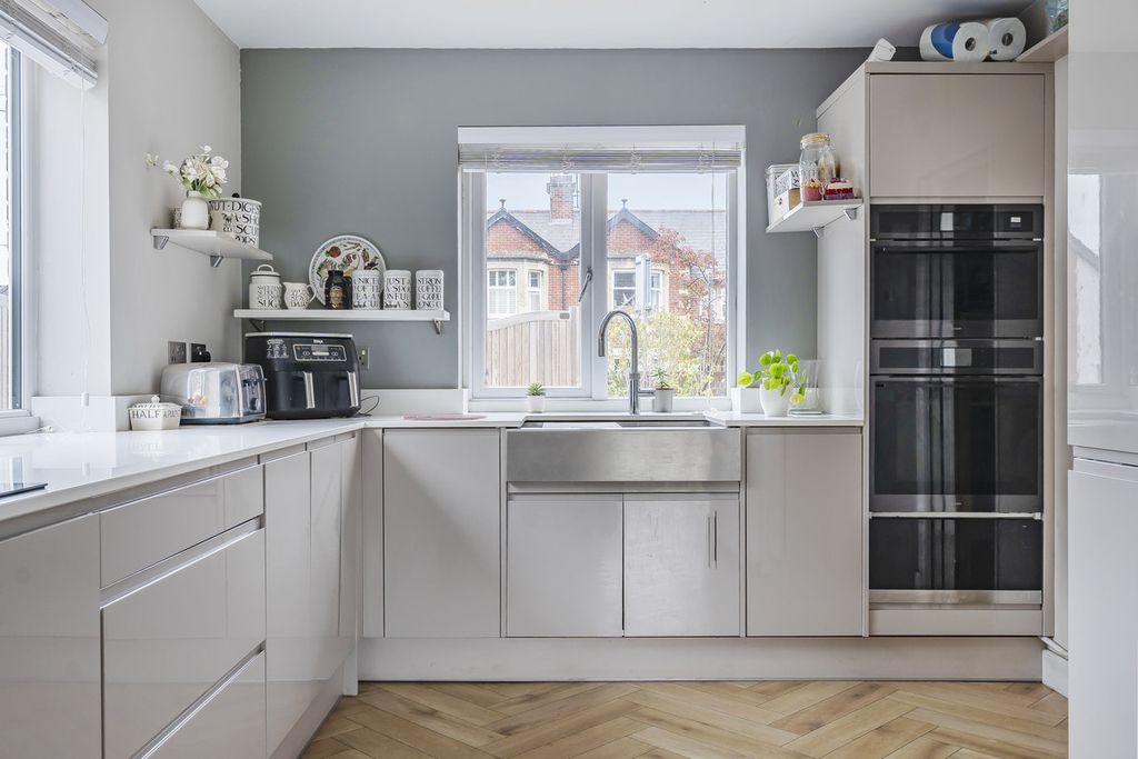 Property photo 2 of 23