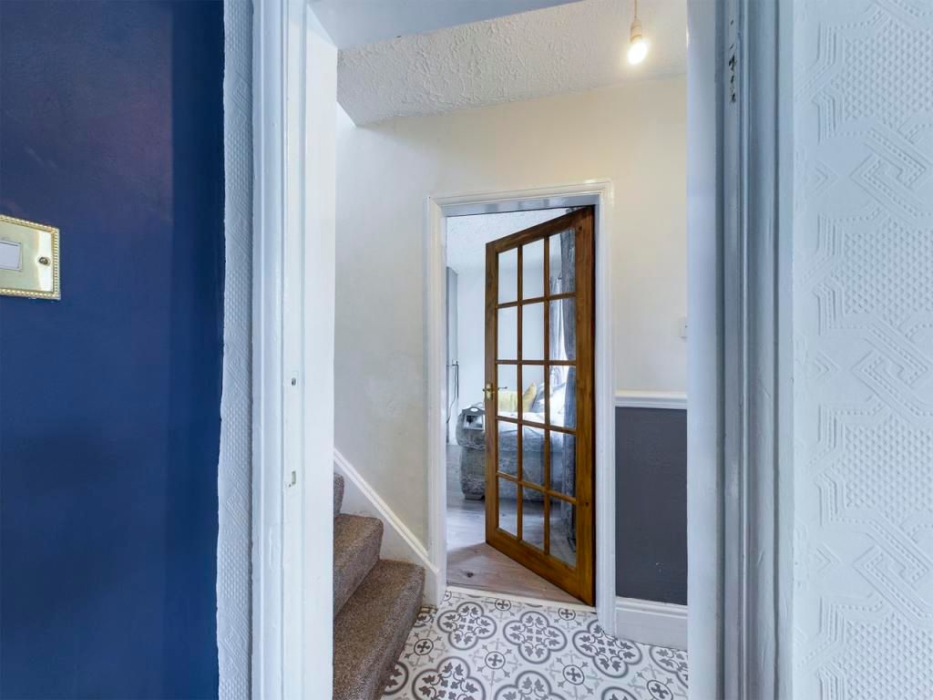 Property photo 2 of 28
