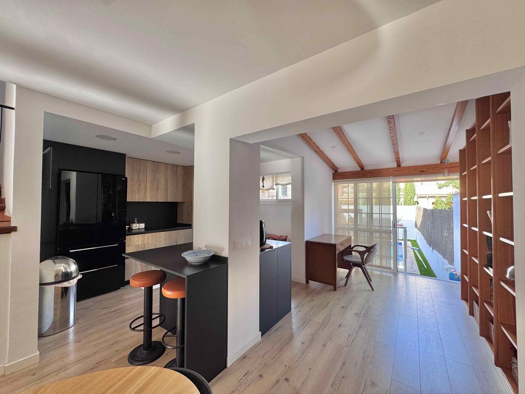 Property photo 3 of 18 68332_3.Jpg