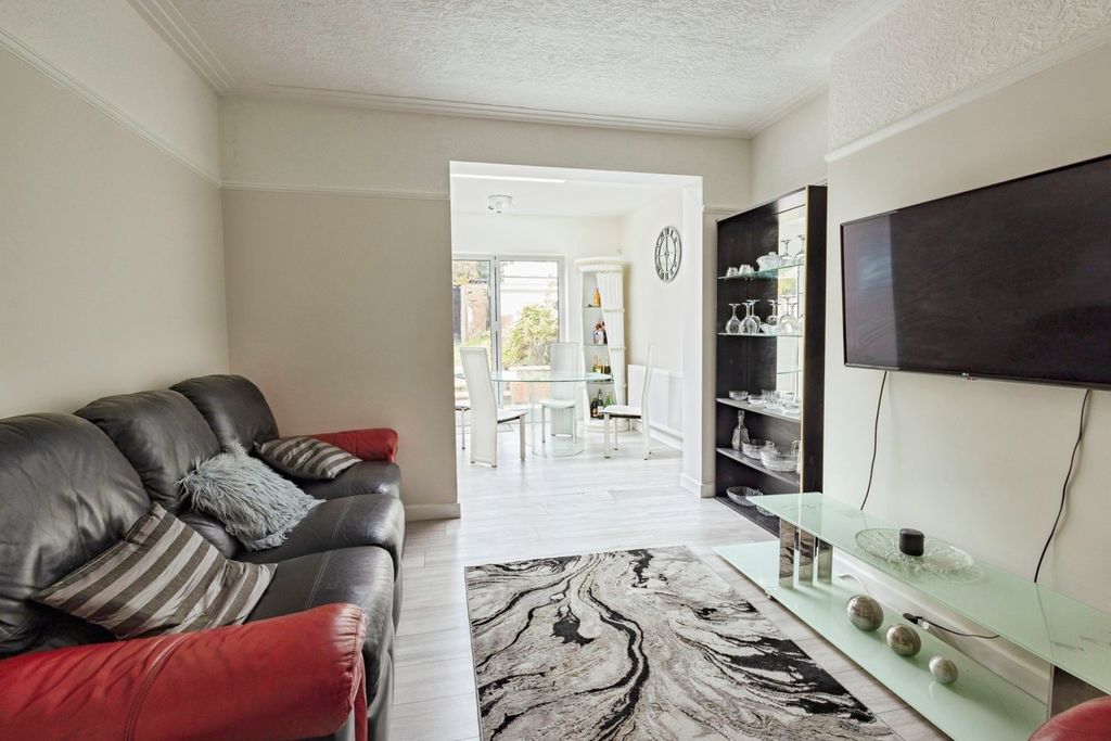 Property photo 2 of 20