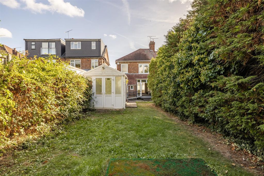 Property photo 2 of 25 St. Barnabas Road, Ig8