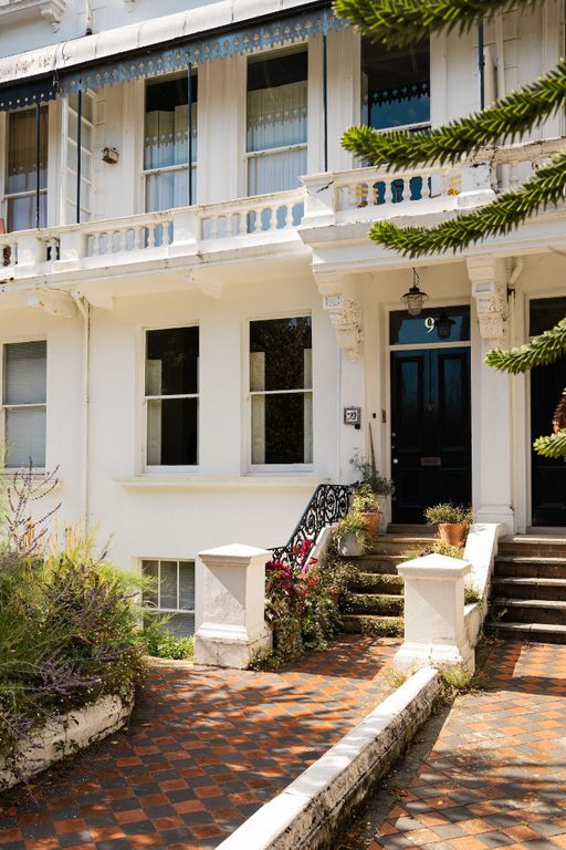 Property photo 1 of 36