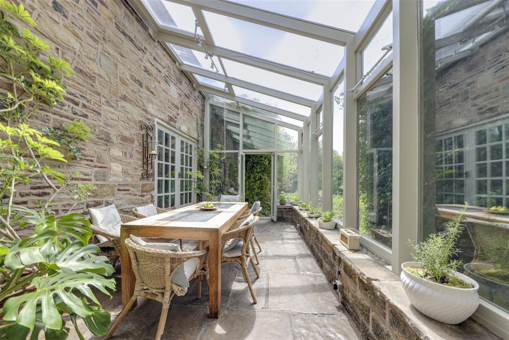 Property photo 3 of 69 Orangery Sun Room