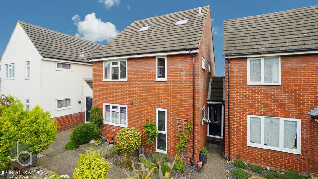 Property photo 1 of 38 9-Halstead-Road-Image-Ali06198