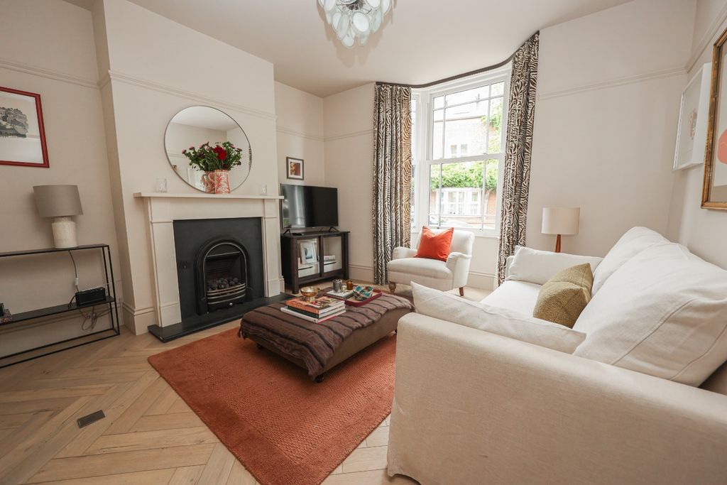 Property photo 2 of 19 5296131