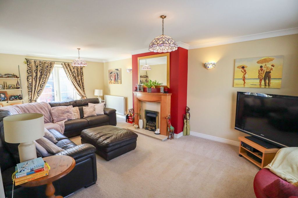 Property photo 2 of 21