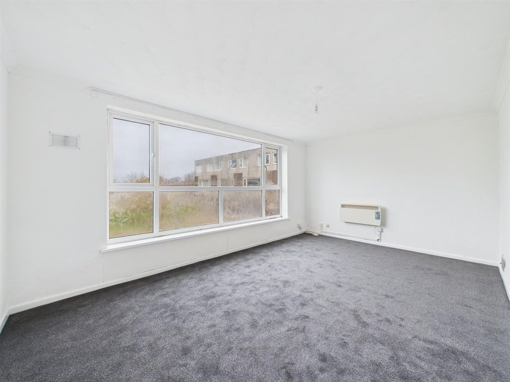 Property photo 3 of 17 3 - 3-Bedroom Maisonette In Yate.Jpg