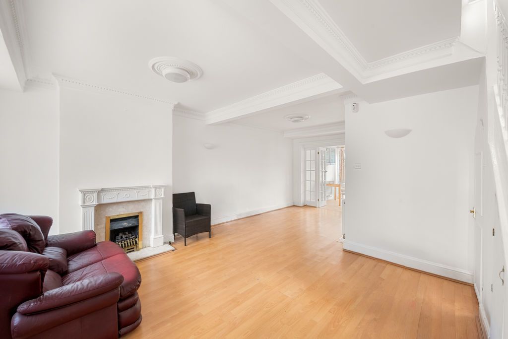 Property photo 3 of 19 Photo 8