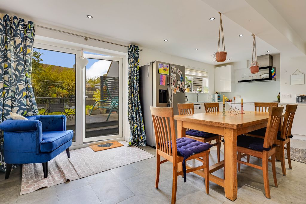 Property photo 3 of 18 Img11