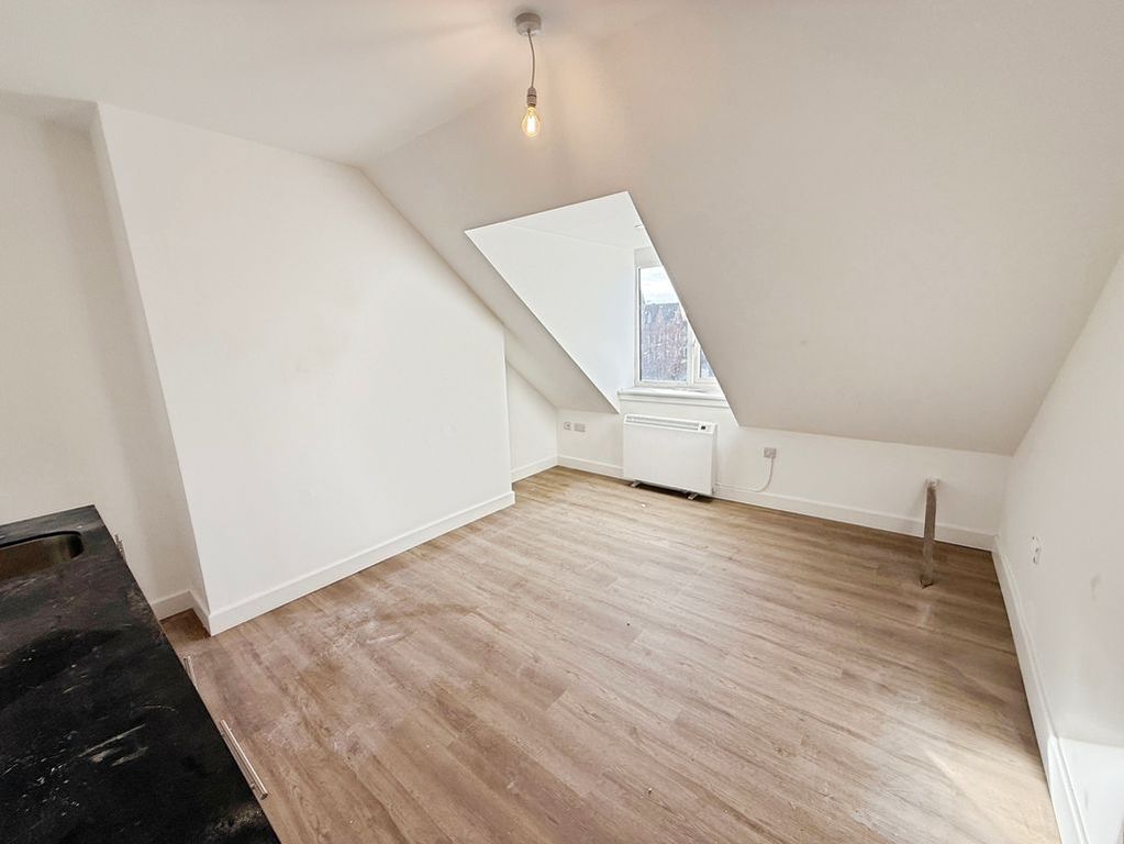 Property photo 3 of 7 Apartment